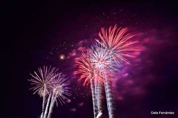 Los fuegos de Melenara, una explosión de color (Foto Celia Fernández)